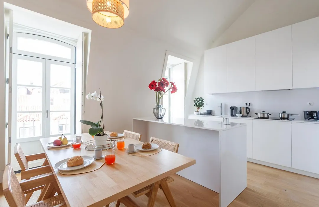 Comfortable Suite In A Shared Apartment In The Center Of Lisbon-1