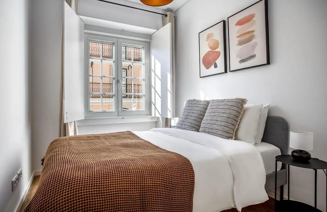 Comfortable Suite In A Shared Apartment In The Center Of Lisbon-1