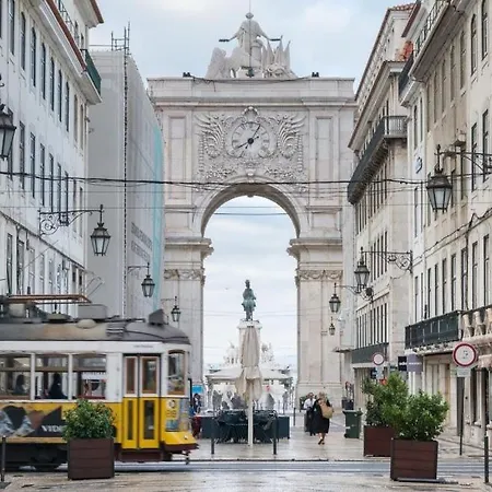 Comfortable Suite In A Shared Apartment In The Center Of Lisbon-2