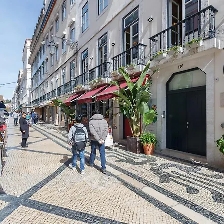 Comfortable Suite In A Shared Apartment In The Center Of Lisbon-2
