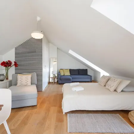 Comfortable Suite In A Shared Apartment In The Center Of Lisbon-3