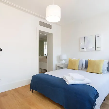 Comfortable Suite In A Shared Apartment In The Center Of Lisbon-3