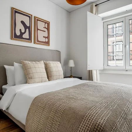 Comfortable Suite In A Shared Apartment In The Center Of Lisbon-3